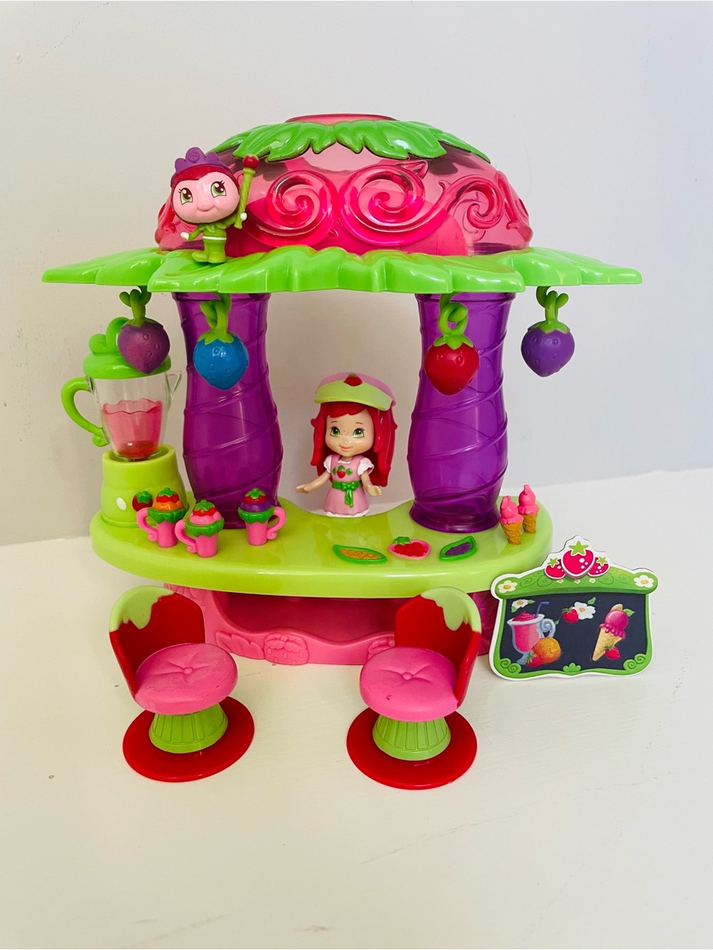 Complete Strawberry Shortcake Fresh N Fruity Smoothie Stand Playset Doll Figure